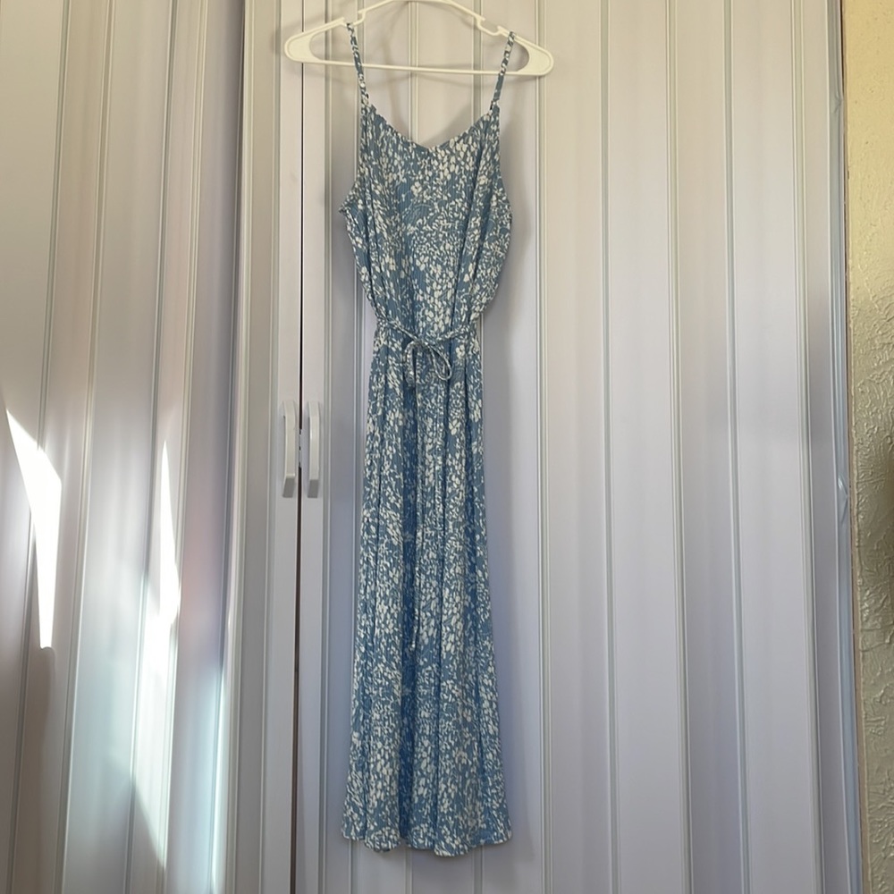 Hayden floral midi dress.